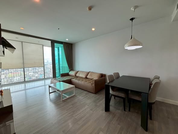 The Room Wongwian Yai