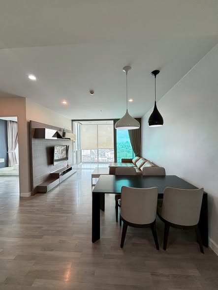 The Room Wongwian Yai