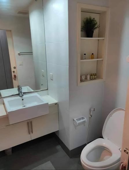 bathroom of The Seed Mingle