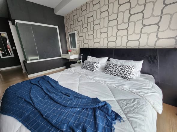bedroom of The Seed Mingle