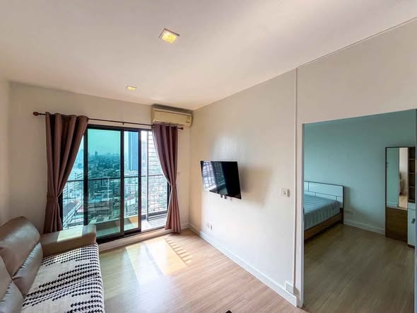 bedroom of The Seed Mingle
