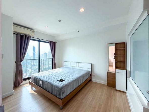 bedroom of The Seed Mingle