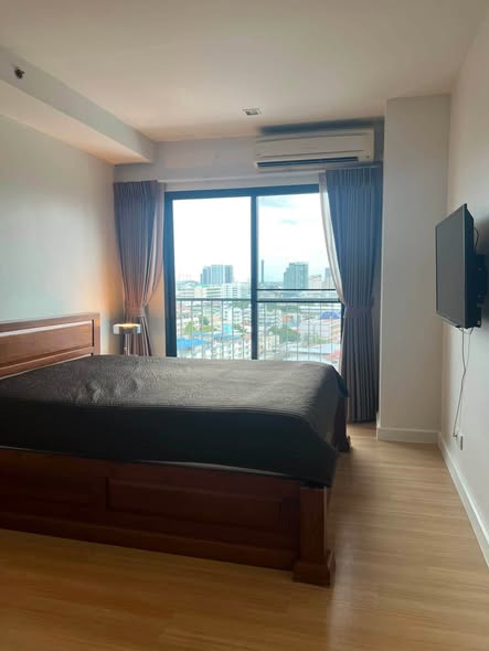 bedroom of The Seed Mingle