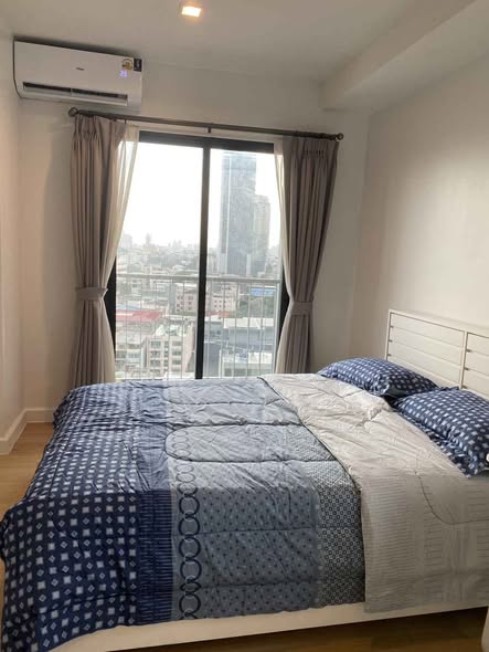 bedroom of The Seed Mingle