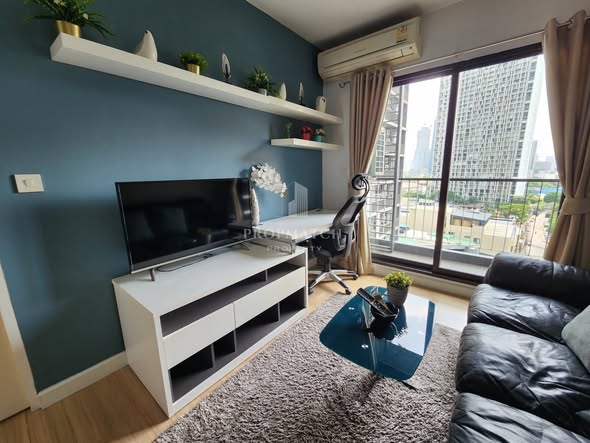 living room and bedroom of The Seed Mingle