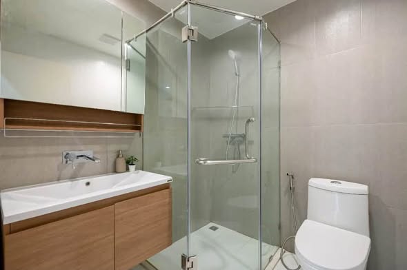 room interior and bathroom of the seed musee sukhumvit 26