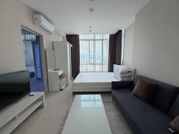 bedroom of The Sky Sukhumvit
