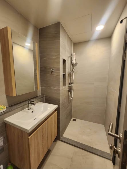 room interior and bathroom of The Stage Mindscape Ratchada-Huai Khwang