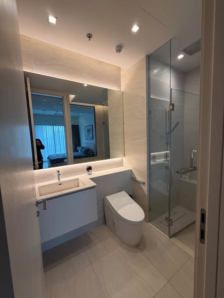 bathroom of The Strand Thonglor