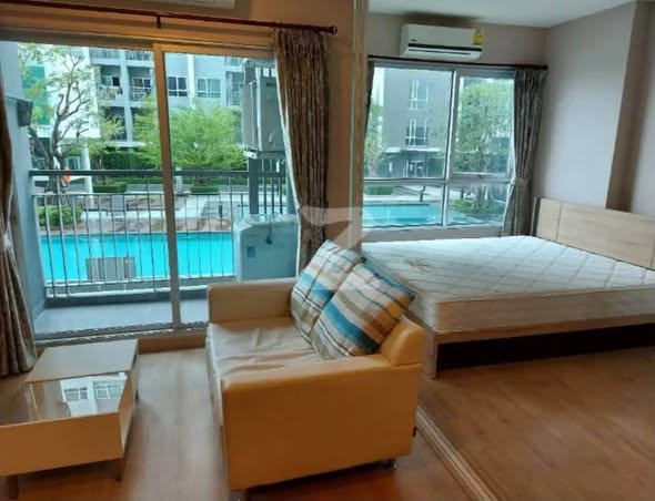 bedroom and pool of The Tempo Grand Sathon-Wutthakat