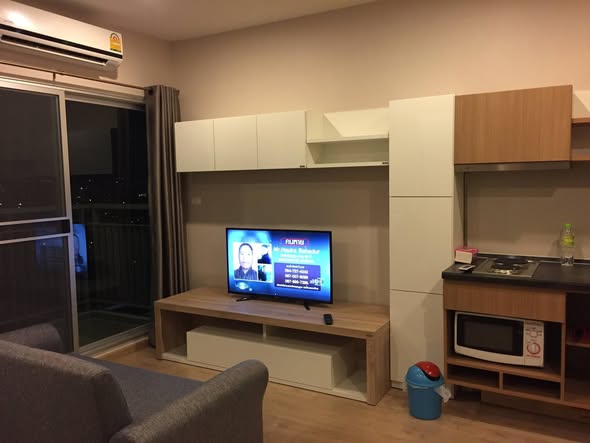 The Tempo Grand Sathon-Wutthakat