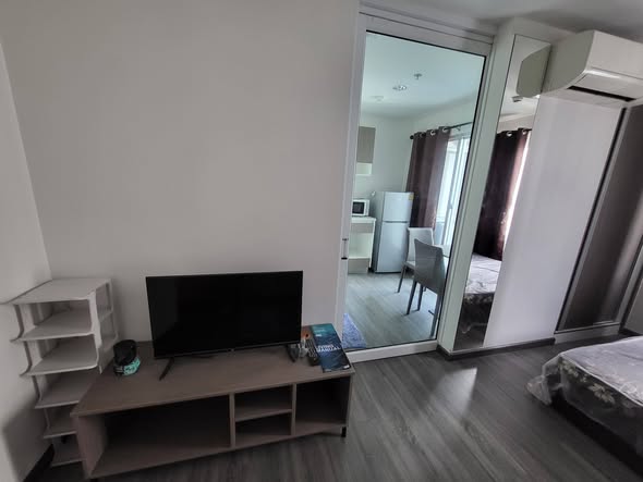 bedroom and room interior of The Trust Condo @BTS Erawan