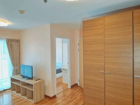 bedroom and room interior of The Trust Condo Ngamwongwan