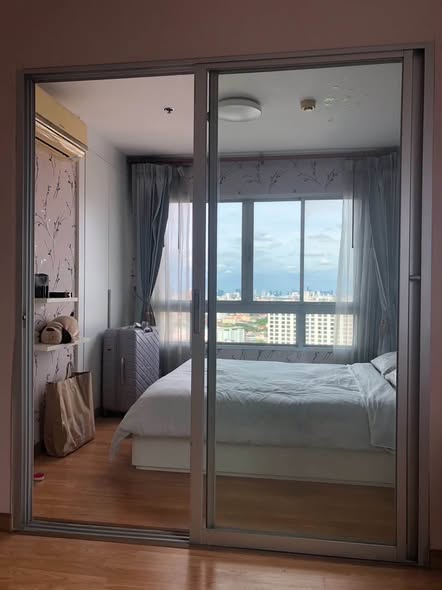 bedroom and room interior of The Trust Residence Pinklao