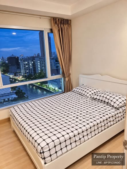 bedroom of Thru Thong Lor