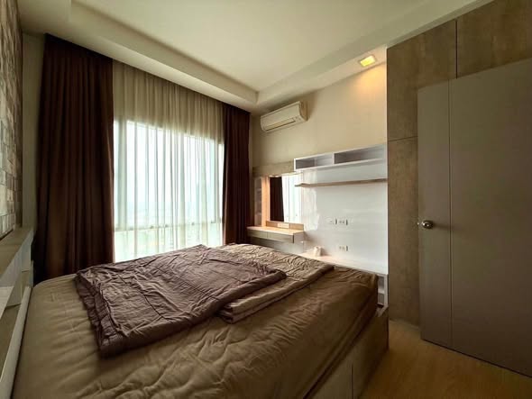 bedroom of Thru Thong Lor