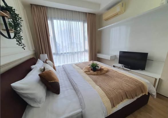 bedroom of Thru Thong Lor