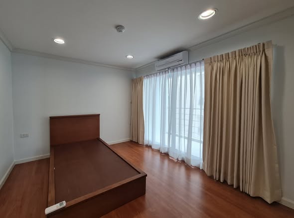 bedroom of Thru Thong Lor
