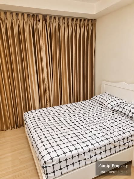 bedroom of Thru Thong Lor
