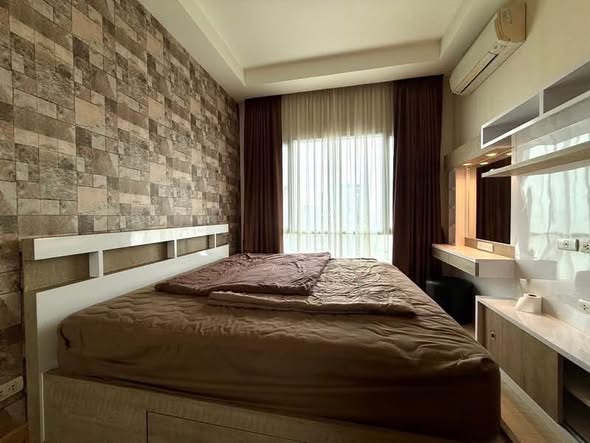 bedroom of Thru Thong Lor