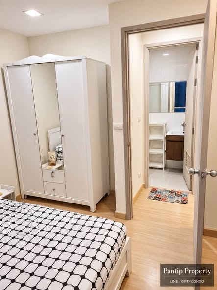 bedroom and room interior of Thru Thong Lor