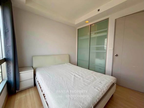 bedroom and room interior of Thru Thong Lor