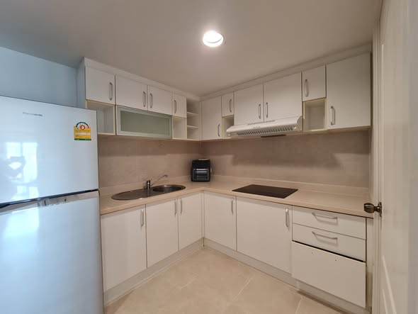 kitchen of Thru Thong Lor