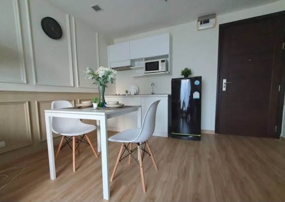 room interior of Thru Thong Lor