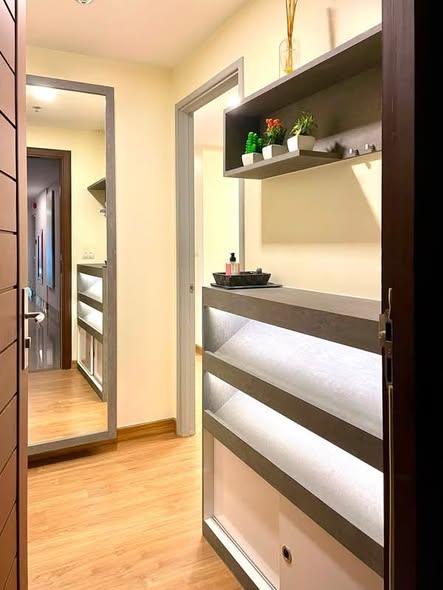 room interior of Thru Thong Lor