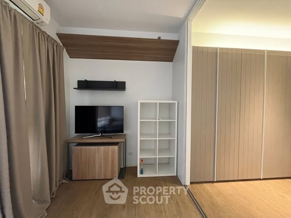bedroom and room interior of Triple Y Residence