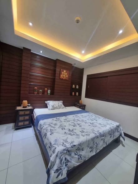 bedroom of Tudor Court Condominium