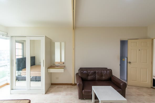 room interior of U Delight @ Talat Phlu Station