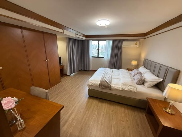 bedroom of United Tower Thong Lor