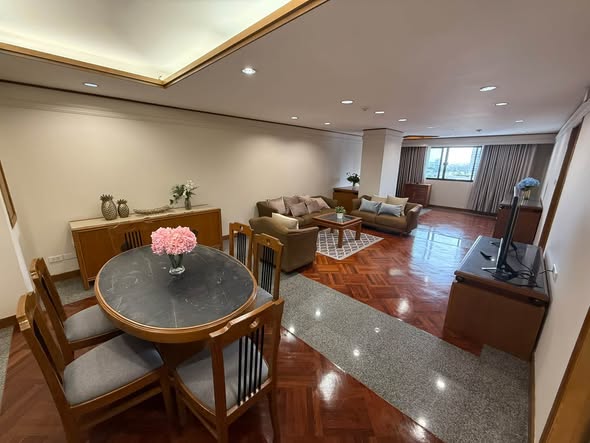 living room and room interior of United Tower Thong Lor