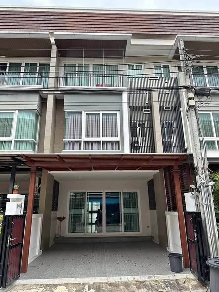 Urban Sathorn Road
