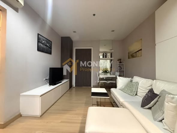 living room and bedroom of Urbano Absolute Sathon-Taksin