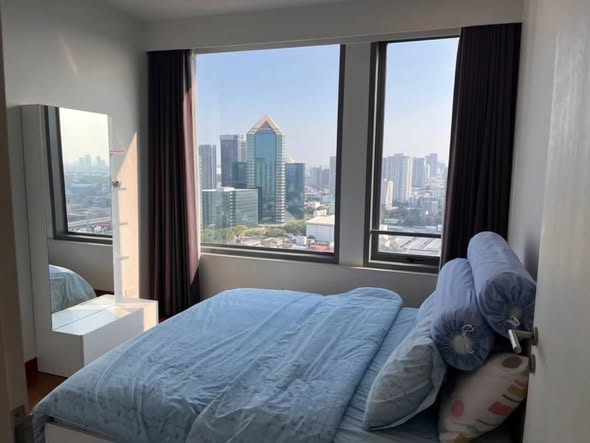 bedroom of Vantage Condominium