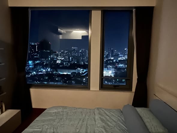 bedroom of Vantage Condominium