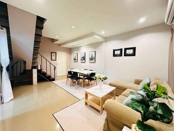 living room of Vararom Premium House Watcharapol-ChatuChot | Q House