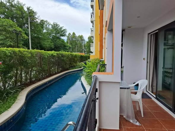 pool of Venetian Signature Condo Resort Pattaya