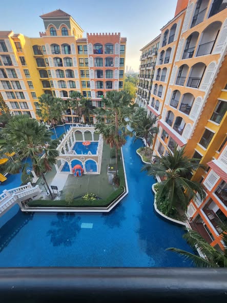 pool of Venetian Signature Condo Resort Pattaya
