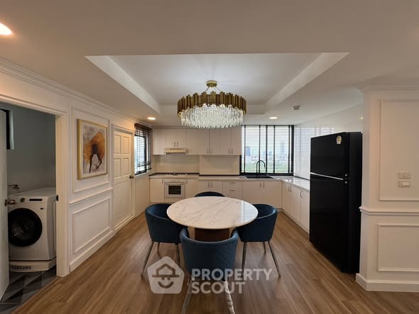 kitchen of Villa Asoke Condominium