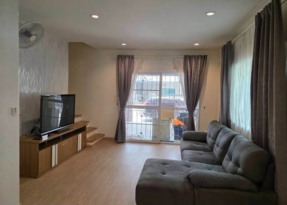 bedroom and living room of Villette City Phatthanakan Clubhouse