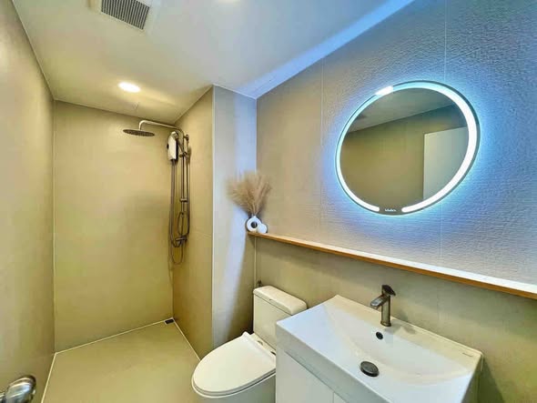 bathroom of Vio condo (แคราย)