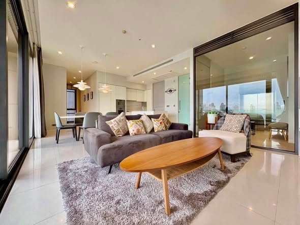 living room and room interior of VITTORIO Sukhumvit 39 วิตโตริโอ สุขุมวิท 39
