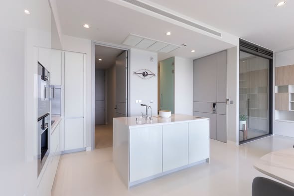 room interior and kitchen of VITTORIO Sukhumvit 39 วิตโตริโอ สุขุมวิท 39