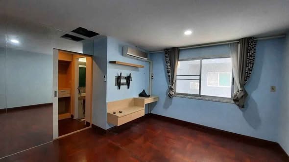 bedroom of Waratthon Ville