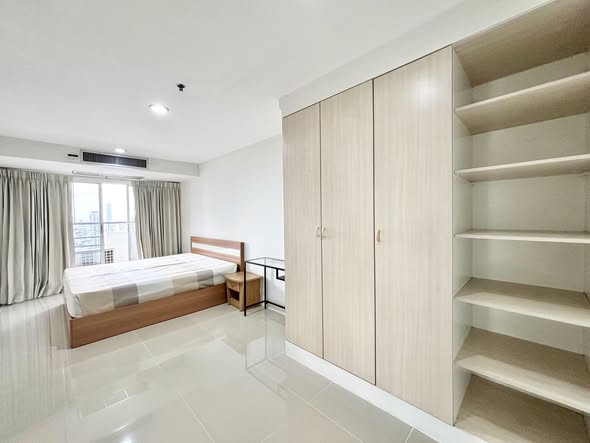 bedroom and room interior of Waterford Diamond Tower