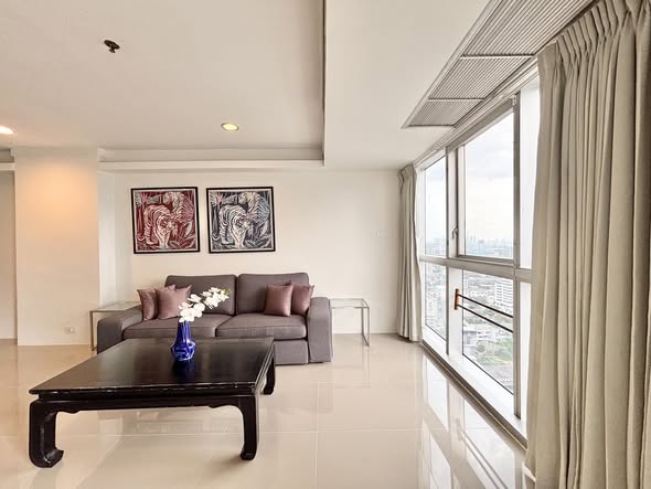 living room of Waterford Diamond Tower
