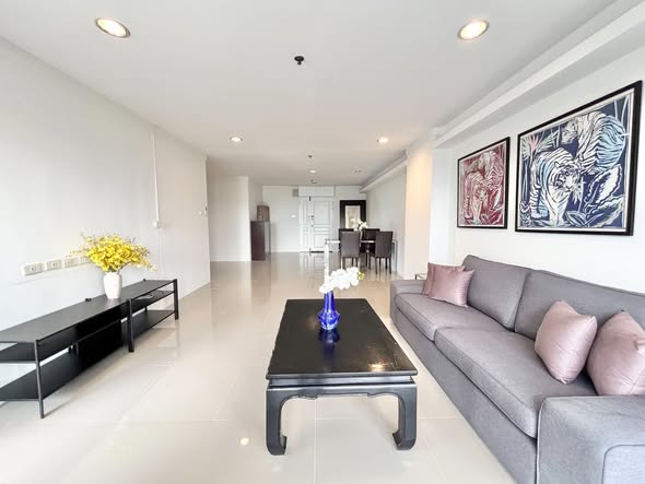 living room of Waterford Diamond Tower